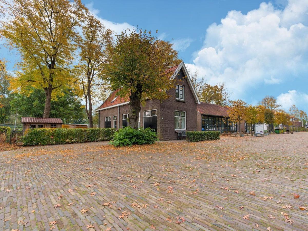Cozy Holiday Home By The Canal In Dwingeloo Eksteriør billede